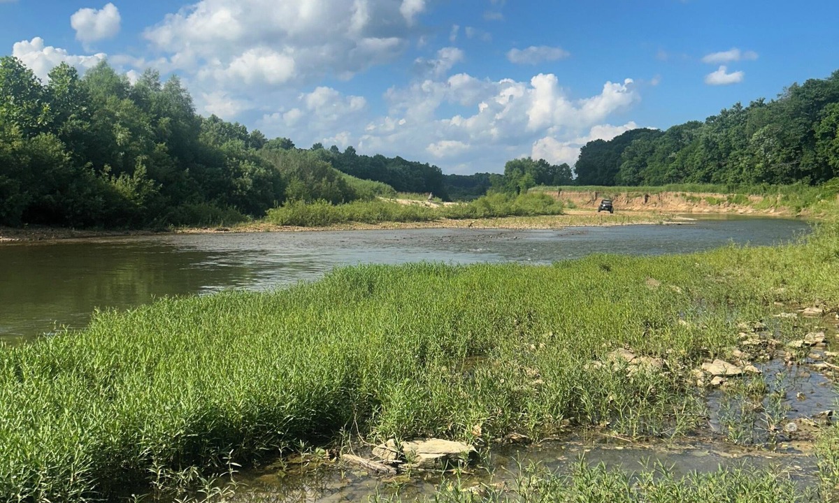 Poughkeepsie House | 5 BR Strawberry River retreat with huge sandbar, float access, & 37 scenic acres