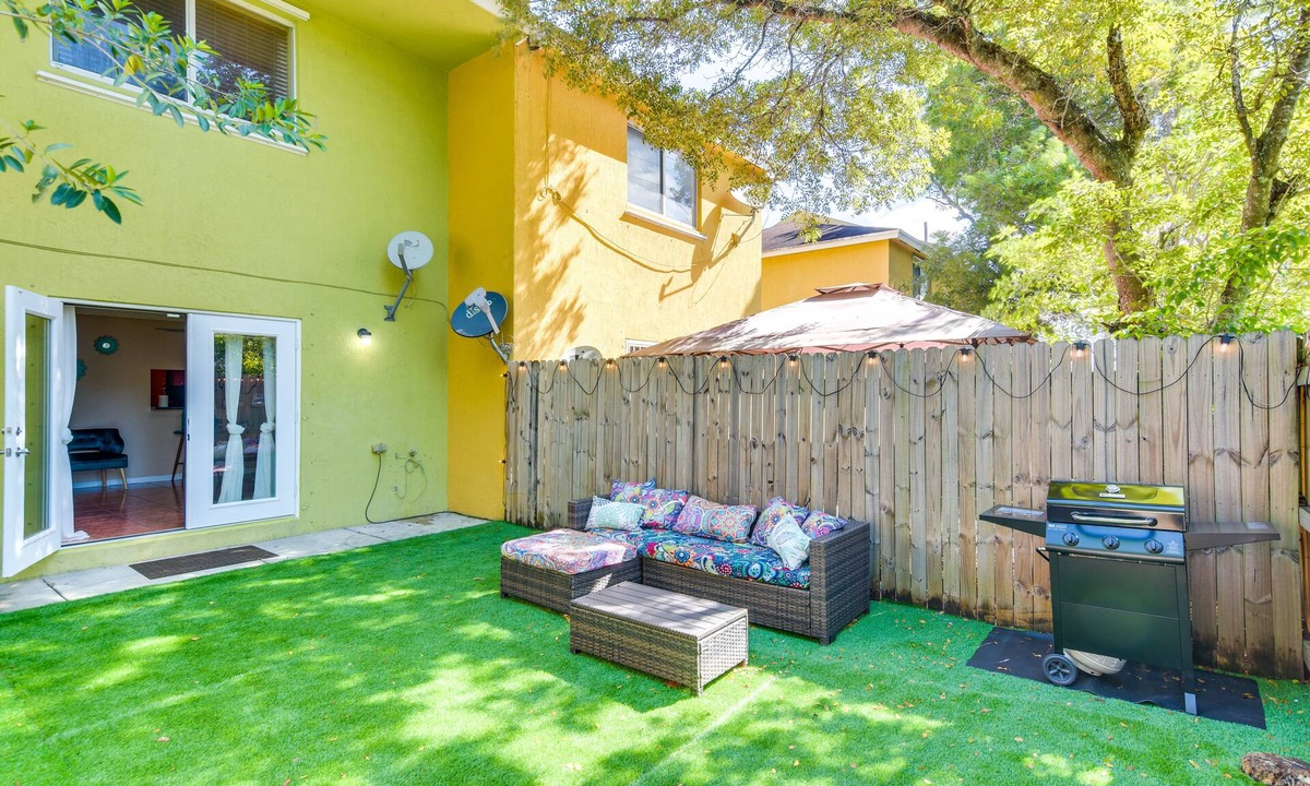 Opa-Locka House | 5 Mi to Hard Rock Stadium! Townhome w/Games