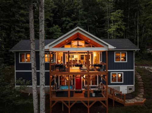 Swannanoa House | 5 Miles to Asheville, Hot Tub, Epic Mountain Views, Fire Pit, Pool Table, 2 Living Rooms, Universal Tesla EV Connector
