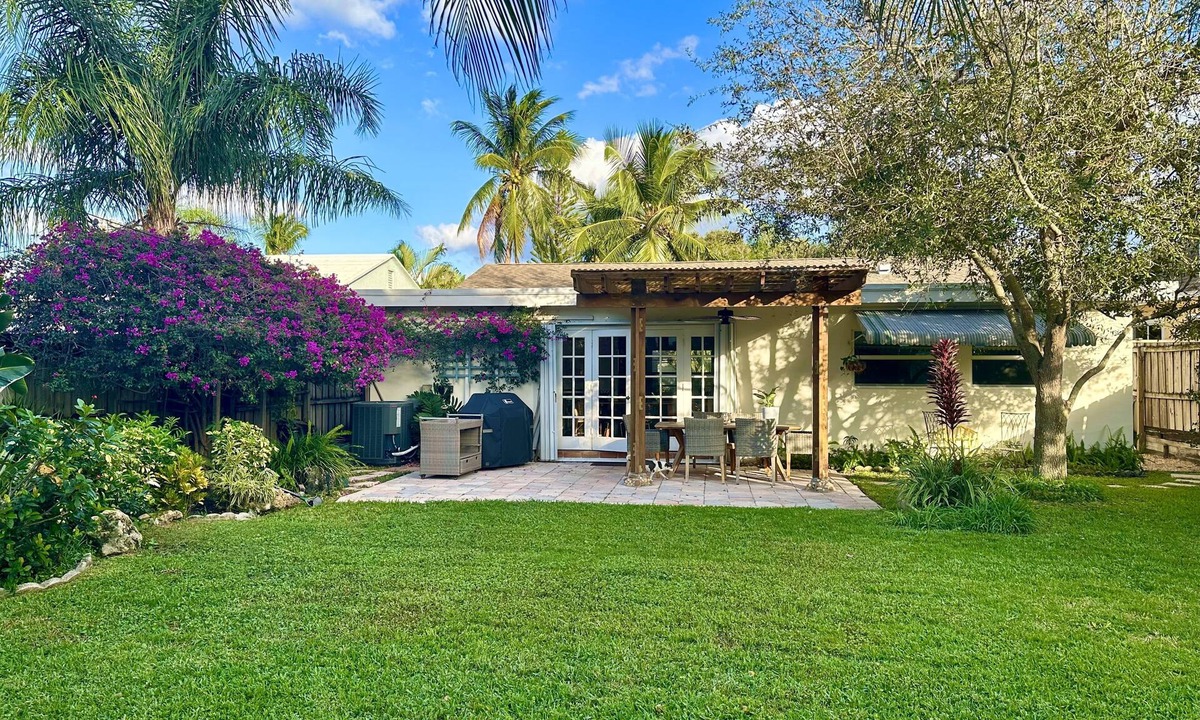 Parrot Cove House | 5 Mins to Beach and Golf, 20 mins to Wellington!