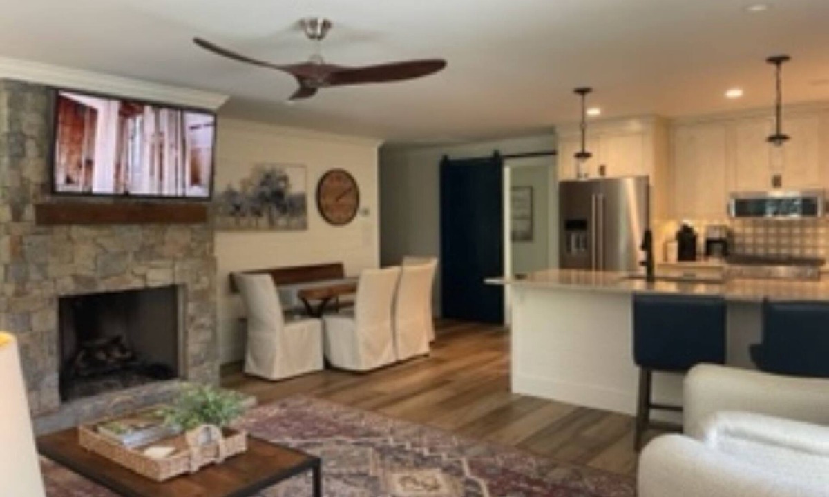 Highlands House | 5 Star Reviews! Amazing Location, Enjoy Comfort, Style & Dog Friendly!