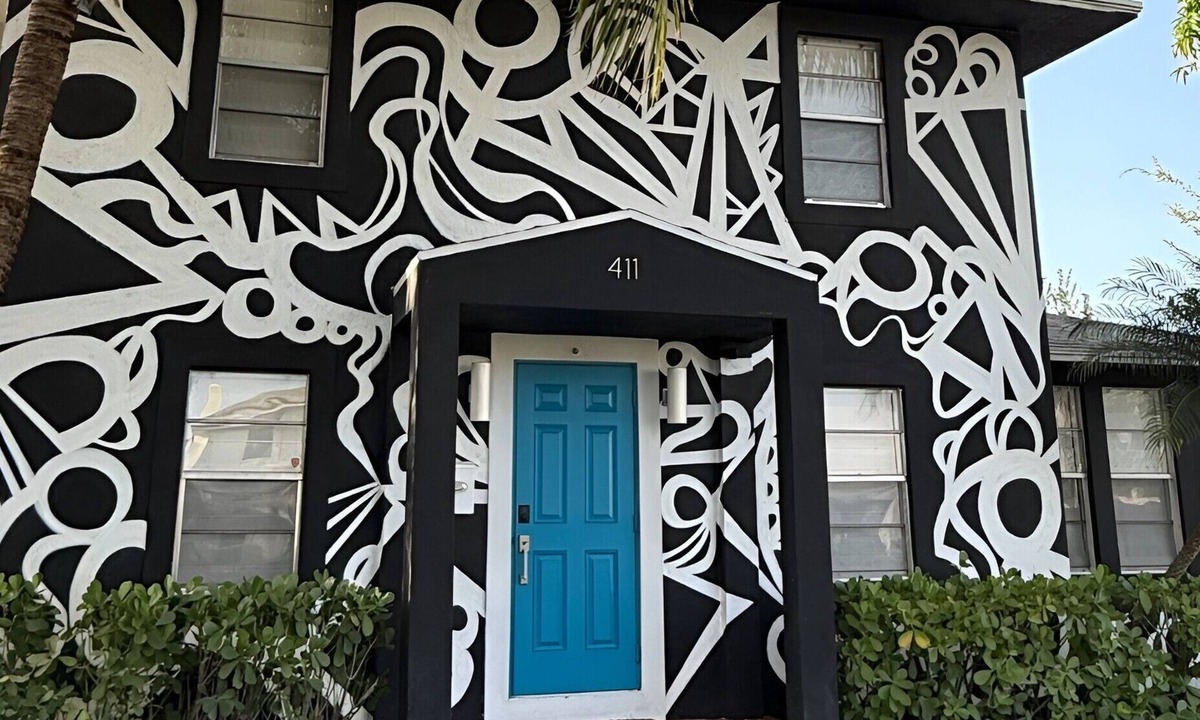 West Palm Beach House | 5BD 3BA - Black&White ArtBNB - Antique Row WPB