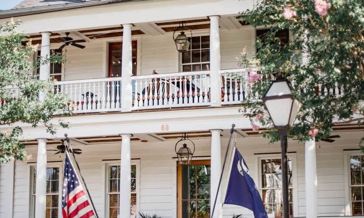 Cannonborough Elliotborough Apartment | 5BR Sleeps 10 | Entire Home | 2 Kitchens, Parking | King St | Charleston