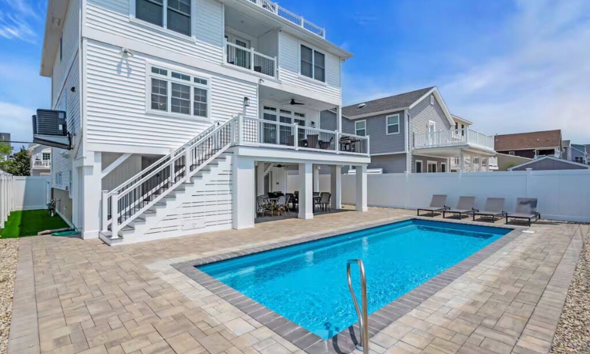 Ortley Beach House | 5mins walk 2 Beach | 6BR w/Pool | Linens & Towels - Holiday Home