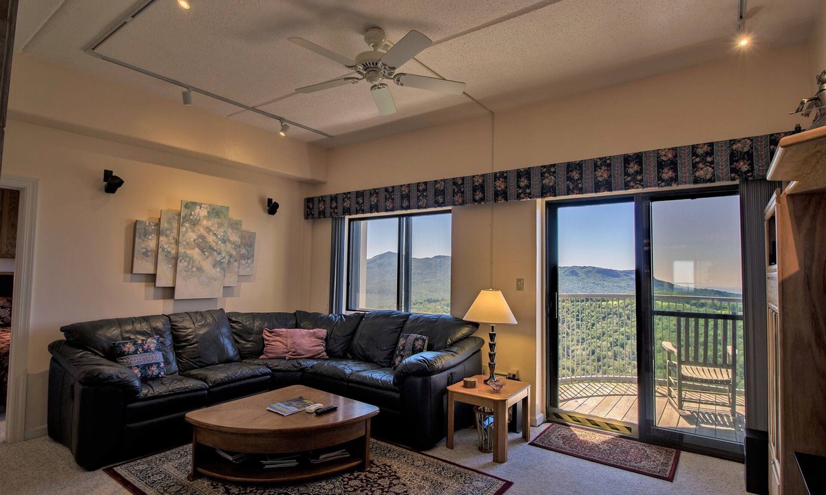 Seven Devils Condo | 5th Floor Condo w/Views of Grandfather Mountain