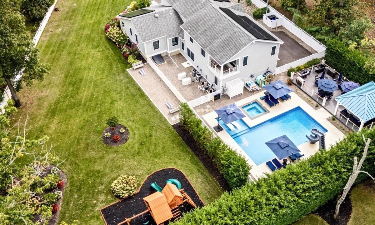 Cape May Court House House | 6,000 Sq.ft. 18 Guests, 7-Bed, 6-Bath, Pool, Spa, Outdoor Kitchen, Garden, WIFI.