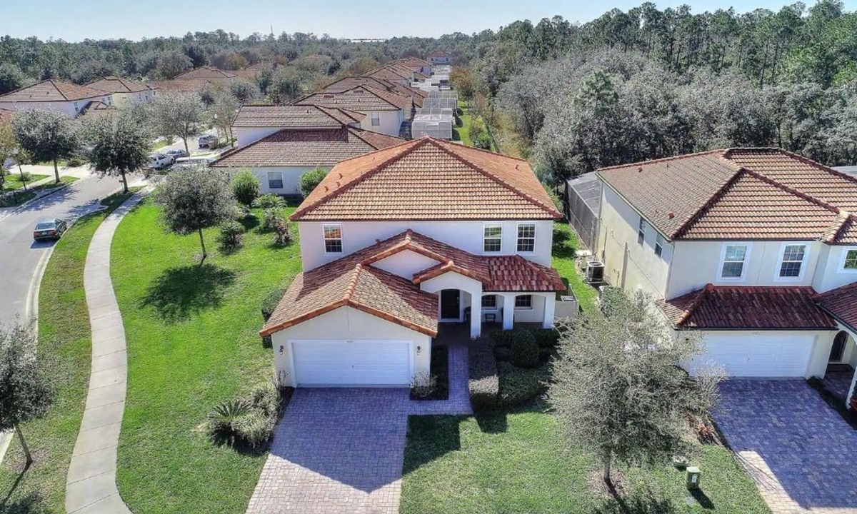 Calabria House | 6 bed 5.5 bath Home with Pool 14 MINUTES AWAY from Disney. We’re back on VRBO!