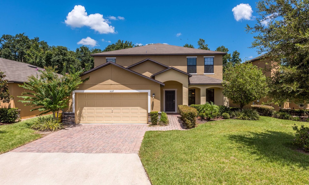Cypress Pointe House | 6 bedroom, Saltwater Pool, Spa, Games room all close to Disney!
