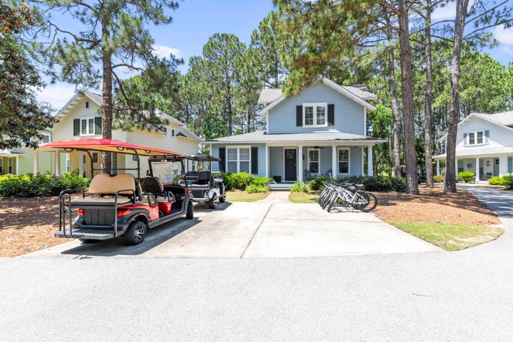 Laurel Grove House | 6-Seater Golf Cart Included! Lakeside Cottage in Sandestin ON Golf Course!