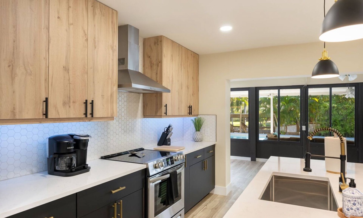 Lake Worth House | 6880 Managed By Brampton Park