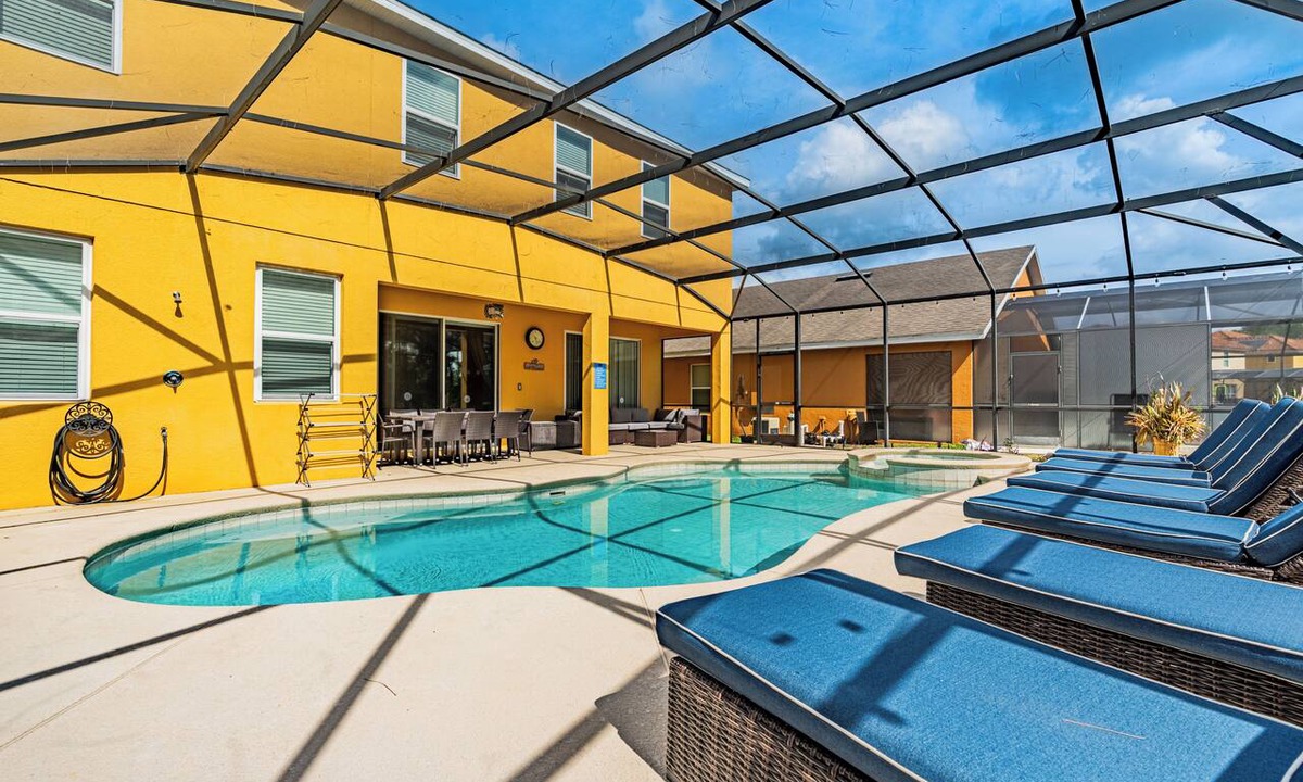Watersong House | 6BR Villa, Sunny Pool & Spa, Cinema, Arcade & Games