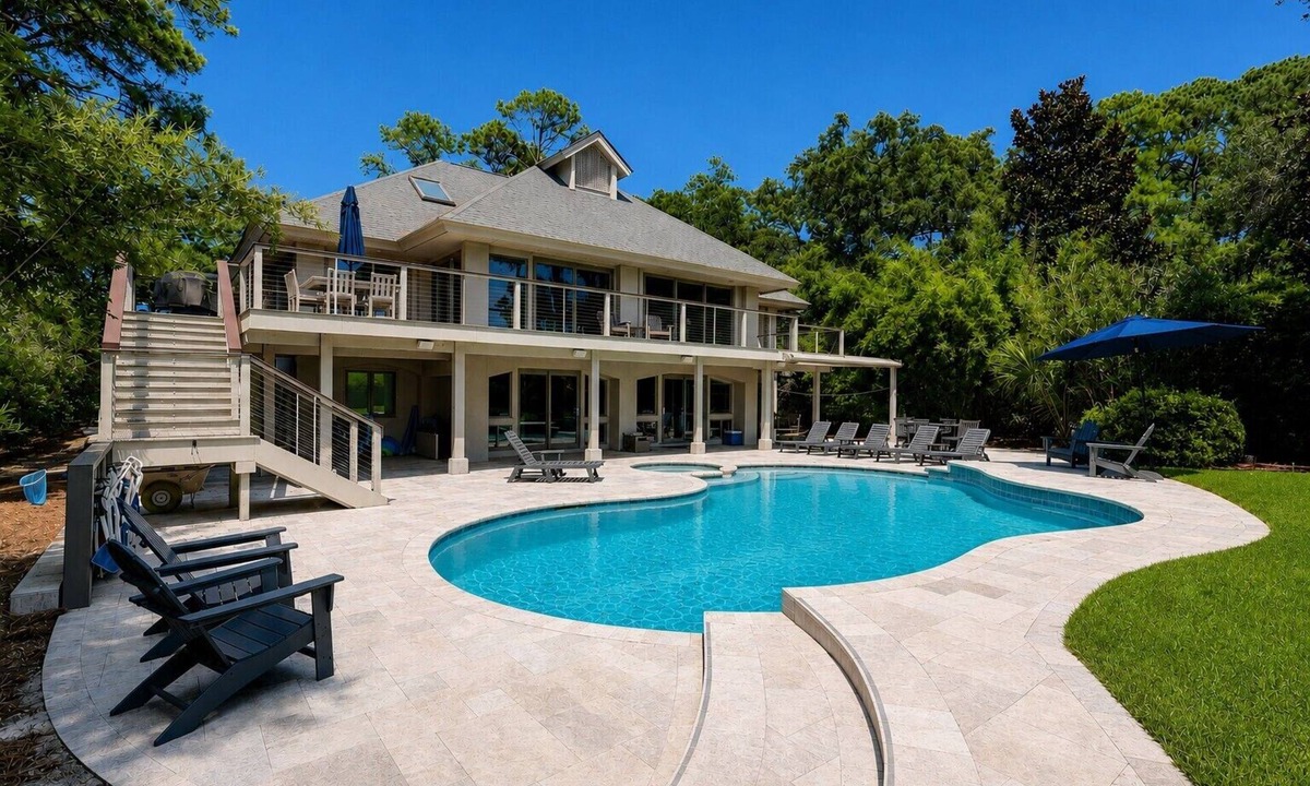 South Beach House | 7 Black Duck- Oceanfront, 9 Bedrooms, Large 30 ft x 18.ft Private Pool & Spa.