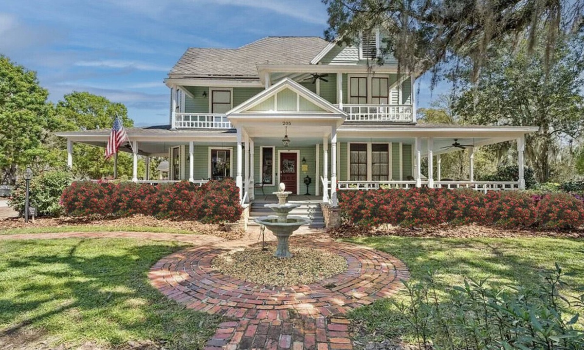 Gainesville House | 7 BR/7 BA, Huge Porches, Perfect for an Event