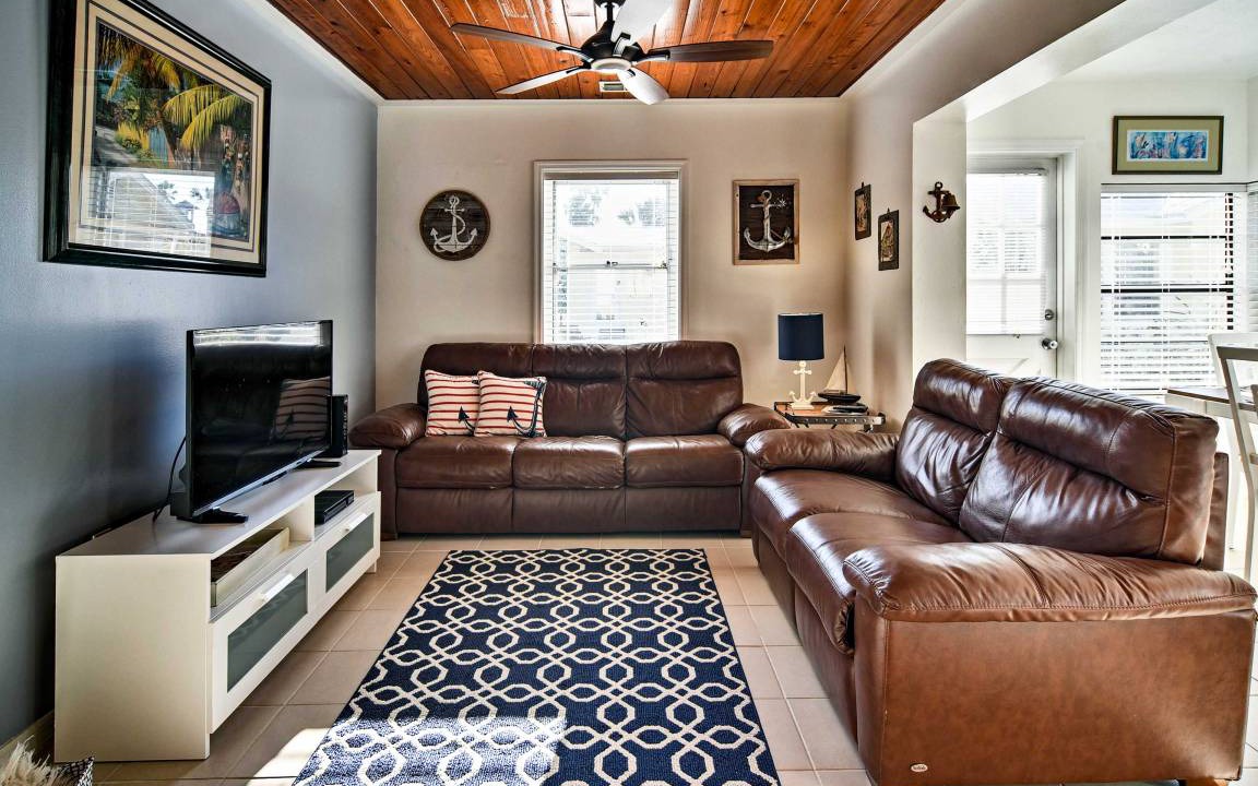 Indian Shores Cottage | 71 m² Cabin ∙ 2 bedrooms ∙ 4 guests