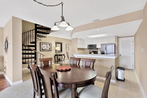 Shelter Cove House | 7170 Harbourside