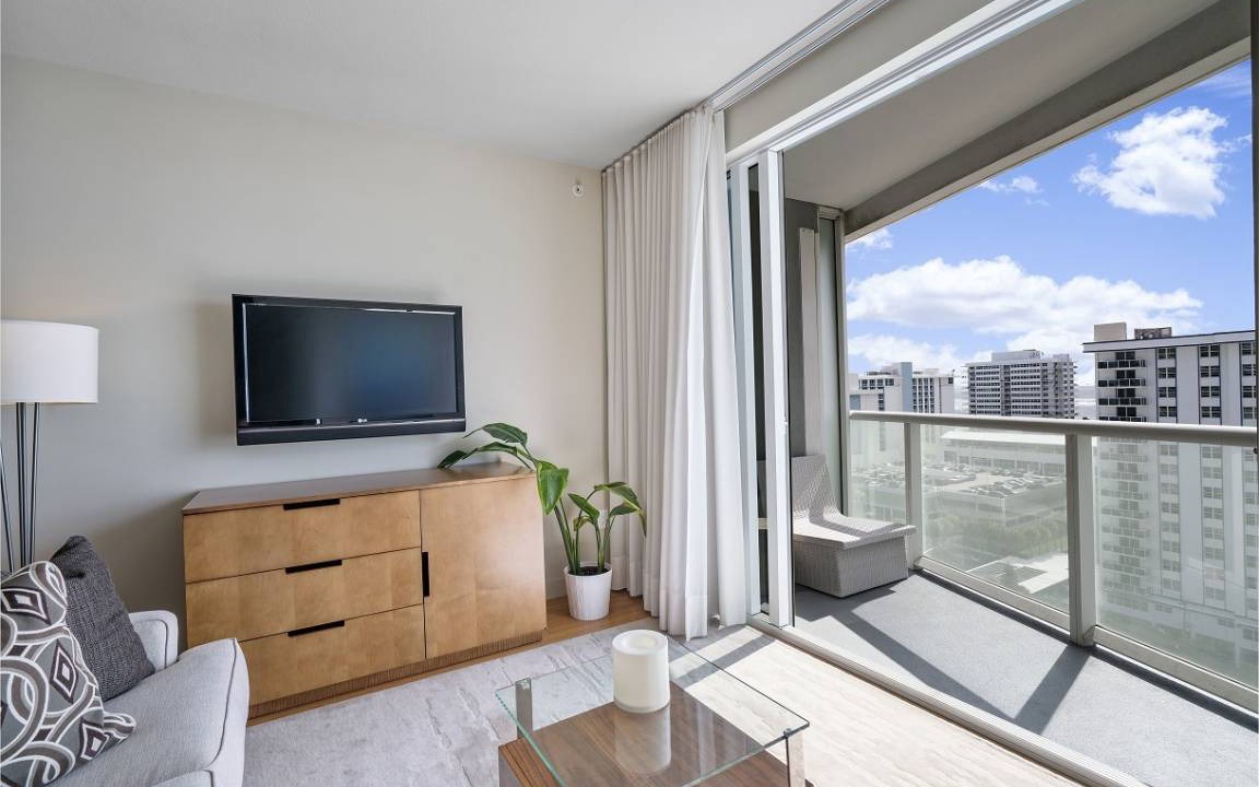 Central Beach Condo | 73 m² Condo ∙ 1 bedroom ∙ 4 guests
