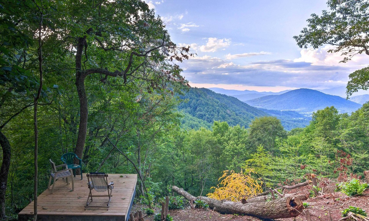 Spruce Pine Cottage | 8 Acres + Hiking Trails: Little Switzerland Escape