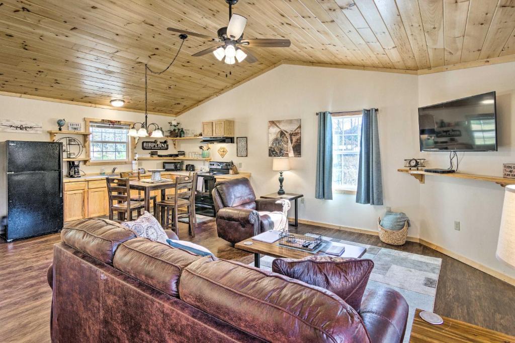 Cherokee House | 8 Mi to Great Smoky Mtn National Park: Cozy Cabin