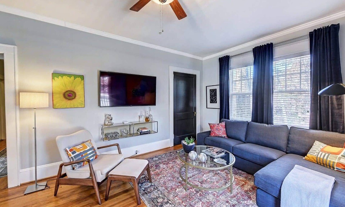 Dilworth Condo | 800 Magnolia: 3 Units, Chic 6BR w/Porch