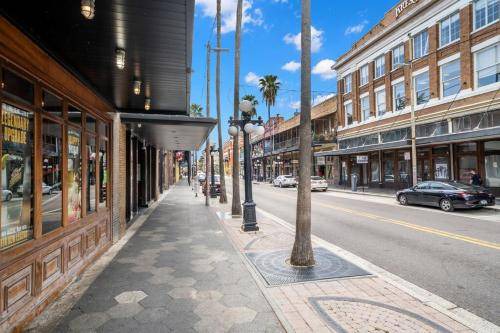 Historic Ybor House | 84 m² House ∙ 2 bedrooms ∙ 8 guests