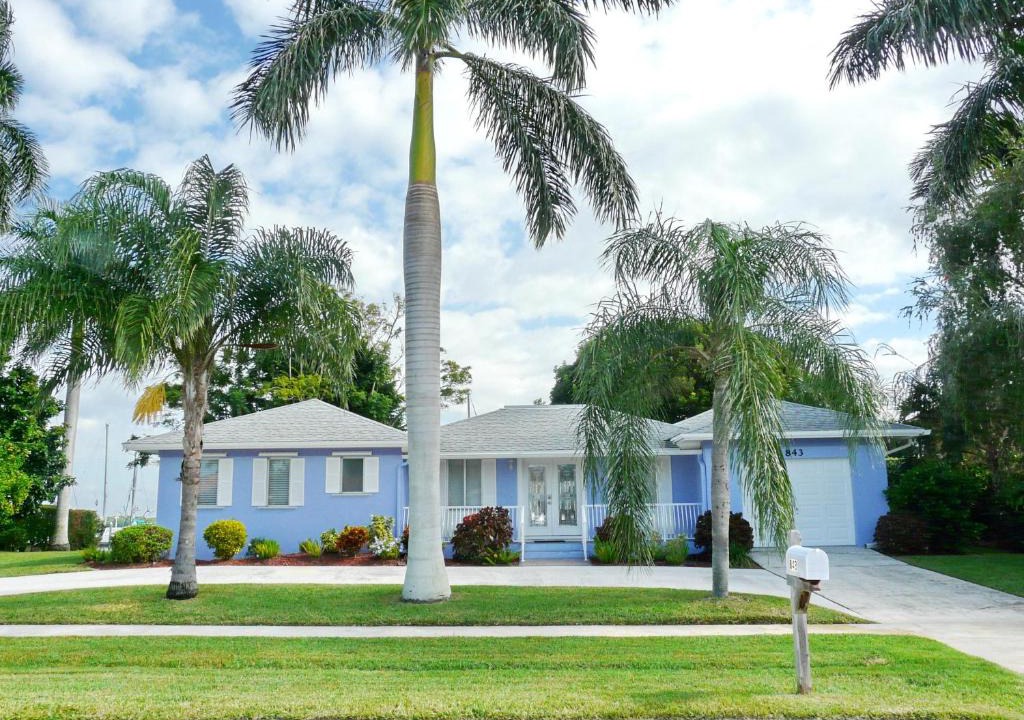 Marco Island House | 843 Buttonwood Court