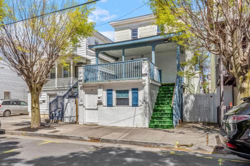 Ducktown House | 9 Bedroom, 14 Beds House Great for Big Groups Near Boardwalk, Tropicana