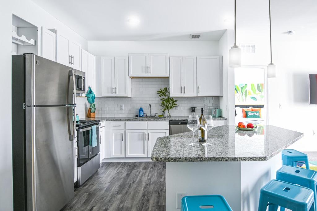 Orange Park Apartment | 9203- 2 Bed Sleeps 6-Pool-Gym-Pet-EV