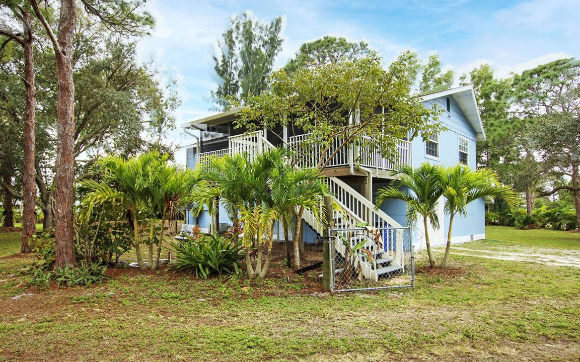 Saint James City House | 93 m² House ∙ 2 bedrooms ∙ 6 guests