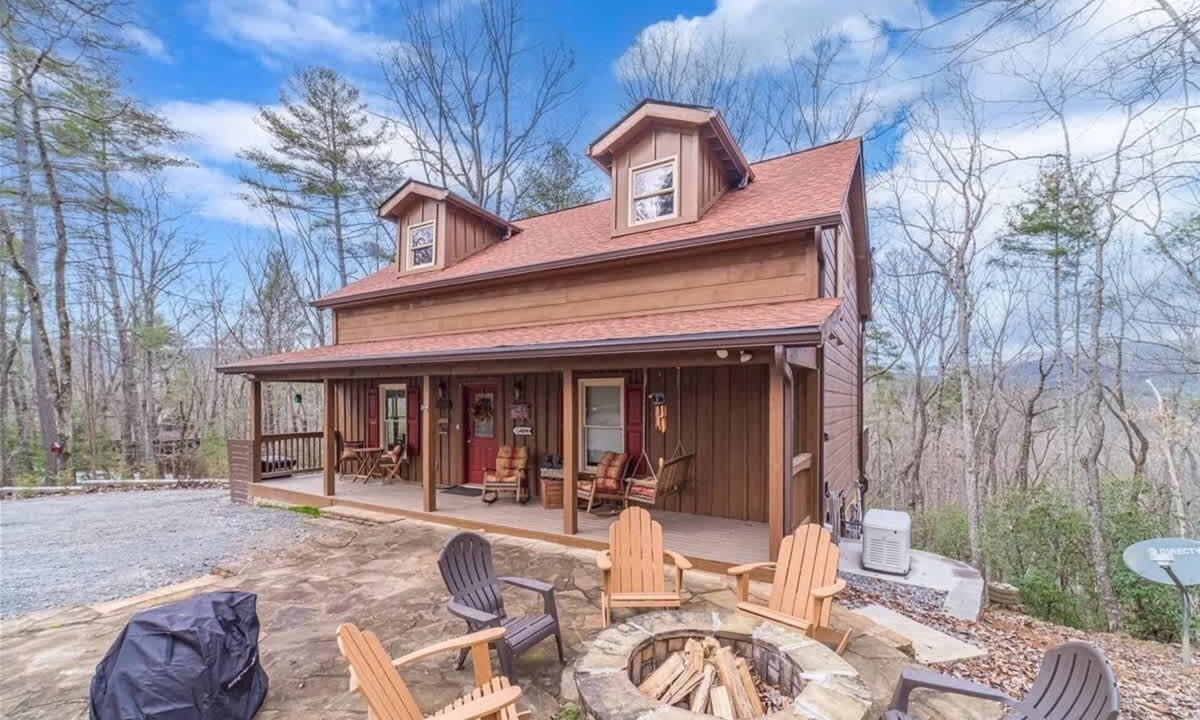 Cleveland House | A BEAR HUG - 3 BR 3.5 BA LUXURY CABIN W/GAME ROOM