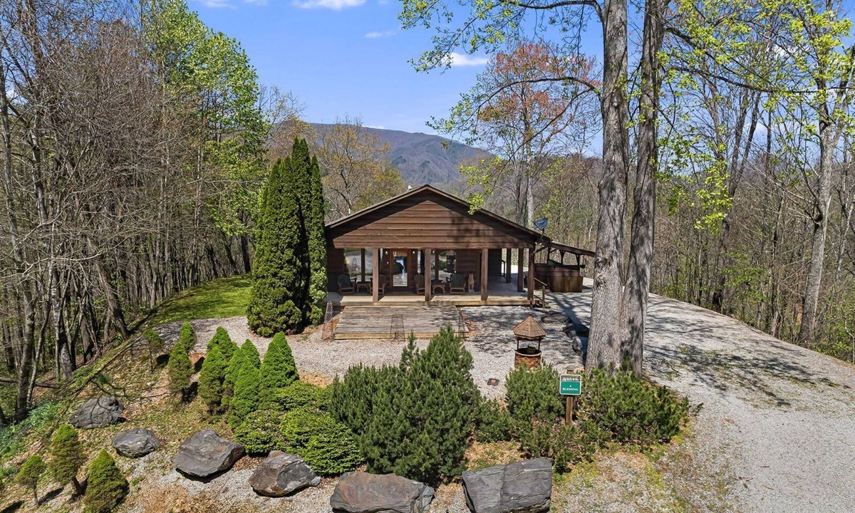 Bryson City Cabin | A Blessing An Upscale Mountain Getaway