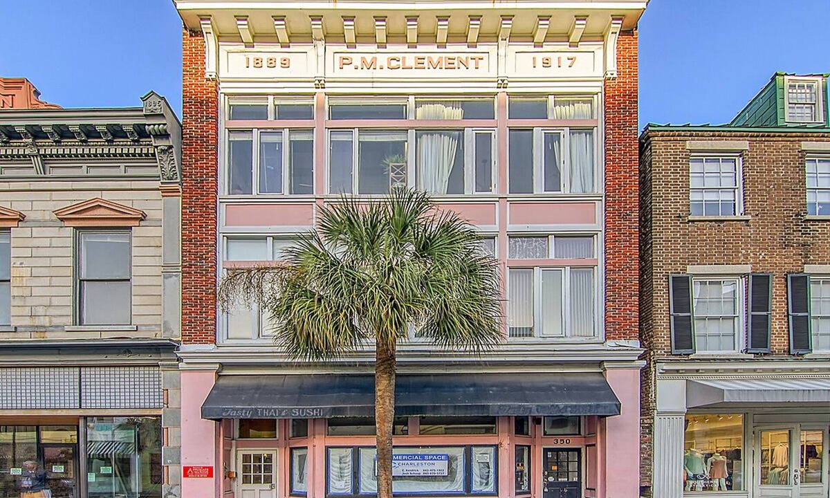 Charleston Historic District Condo | A Charleston Single - King St. Loft