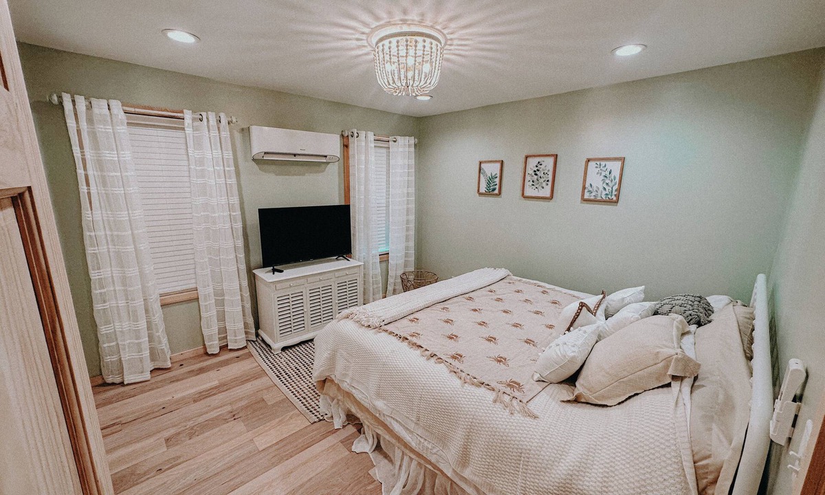 Altamont Cottage | A Charming Cottage Retreat Just Far Enough Away