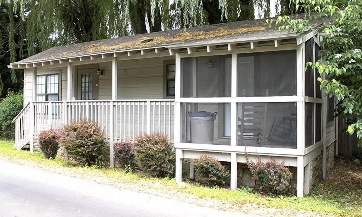 Maggie Valley Cabin | A cozy cabin right in the heart of Maggie Valley!