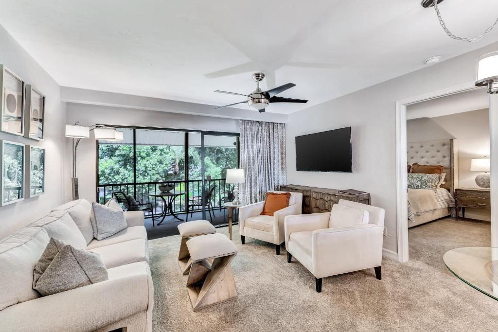 Park Shore Apartment | A Foot in the Shore