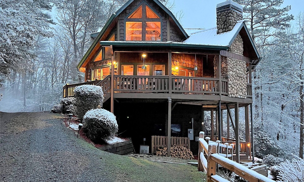 Foxfire Estates Cabin | "A Point of View" - Voted by guests as "Best Cabin in Blue Ridge"