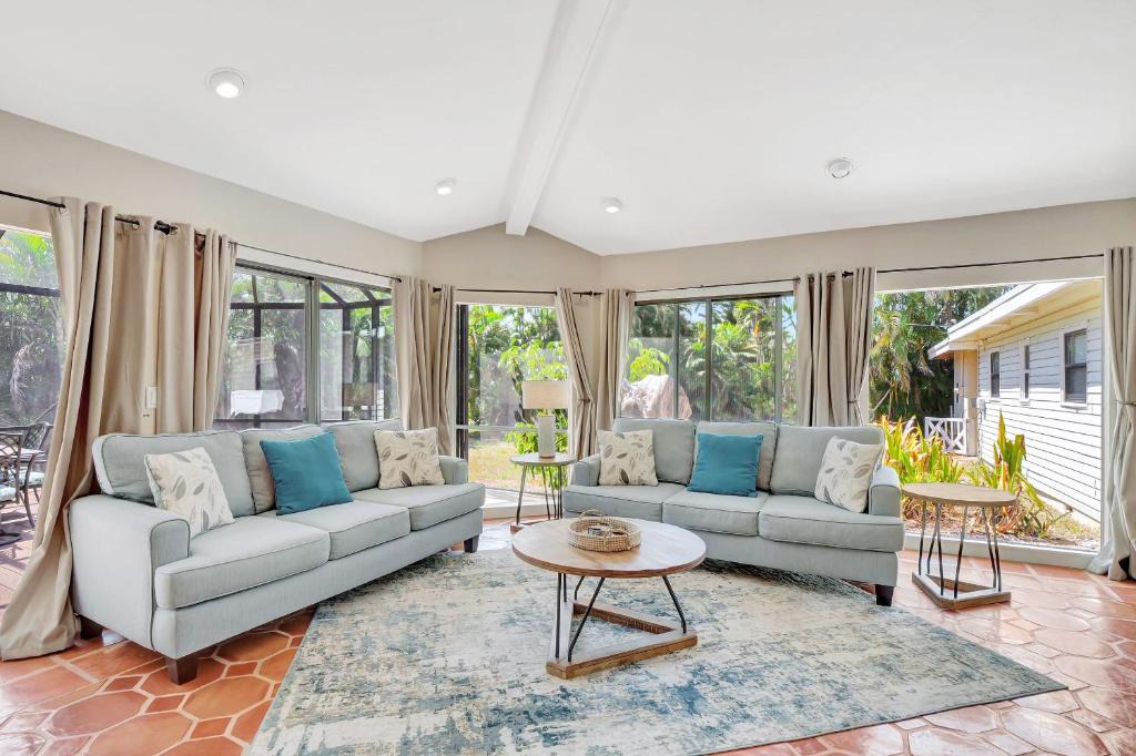 Central Naples House | A Private Oasis Complex in Naples