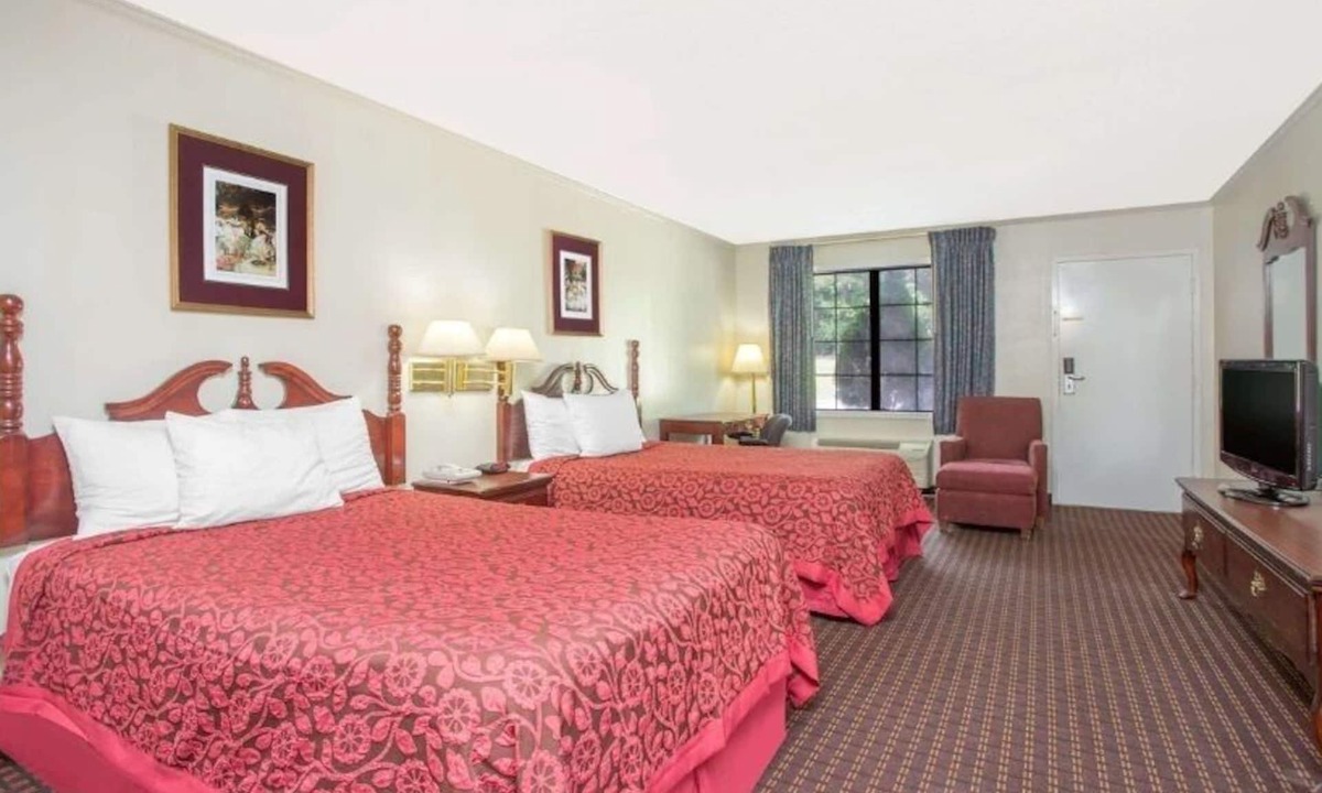 Milledgeville Hotel | A Red Dot Inn Milledgeville