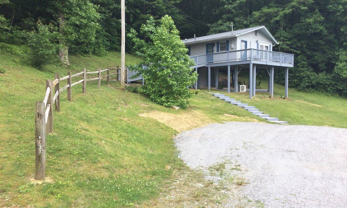Robbinsville Cottage | A remodeled cottage close to the Dragon, Cherohala Skyway and area attractions.