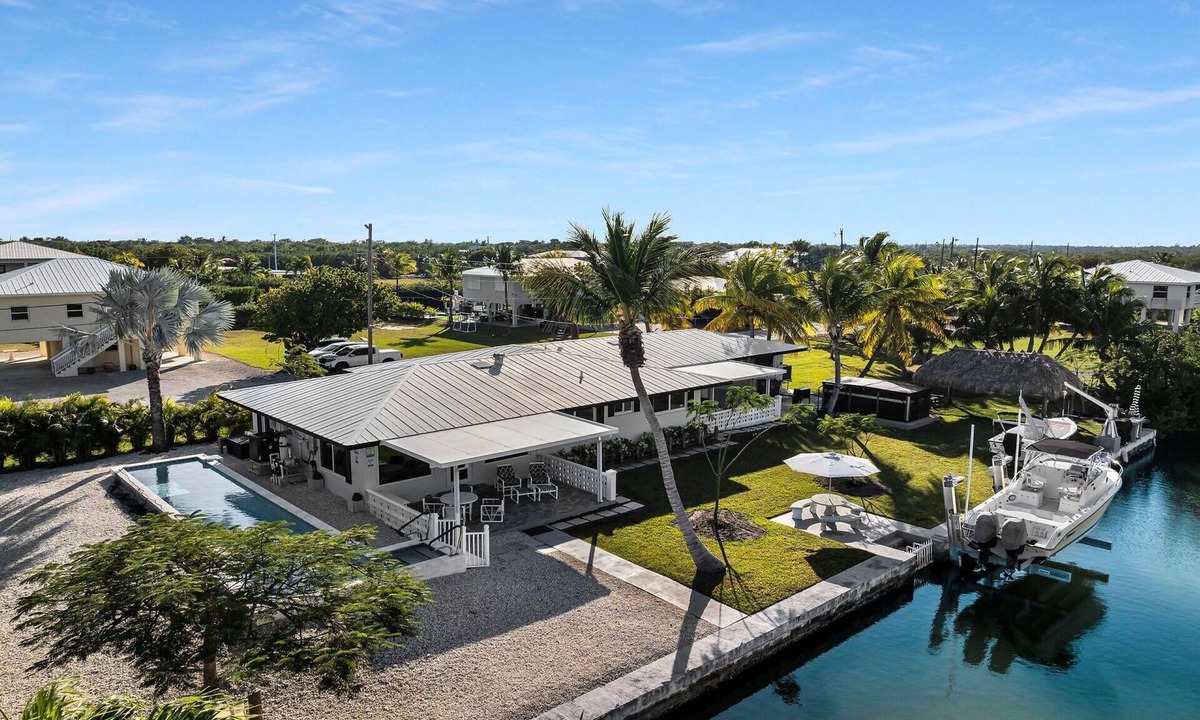 Big Pine Key House | A Serene Florida Escape in Big Pine Key 3 bed 2 bath house, pool, dock, sleep 8