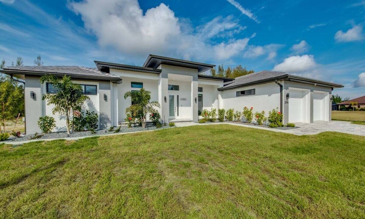 Burnt Store Villa | A spacious 4-bedroom retreat in sunny Cape Coral.