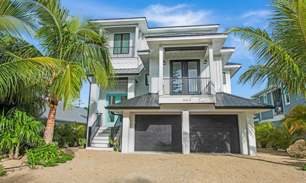 Anna Maria House | A Wave From It All by AMI Locals