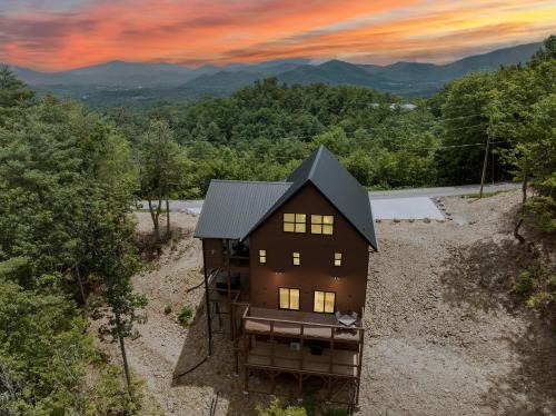 Townsend Ski Chalet | Above the Pines