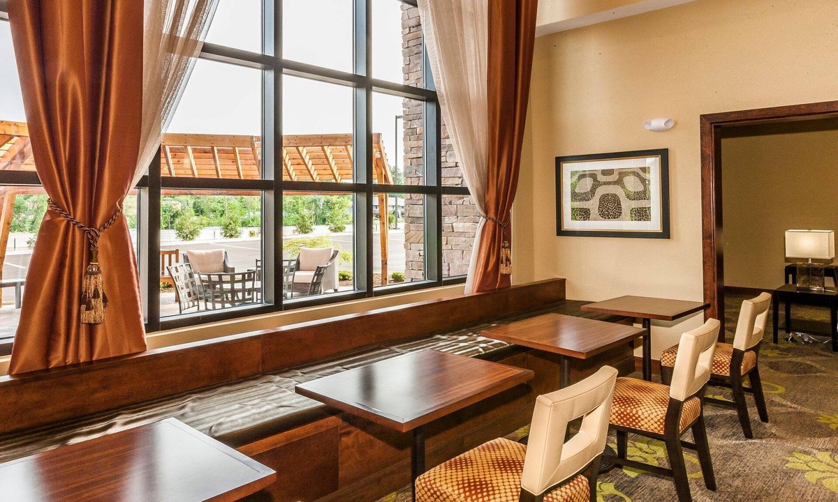 Farragut Apartment | Accessible Studio w/Breakfast, Pool + BBQ Area