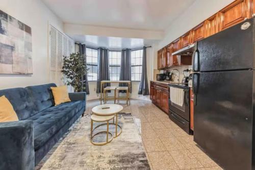 Center City Apartment | Across from Convention Center 4F - Sleeps 6 - 4F