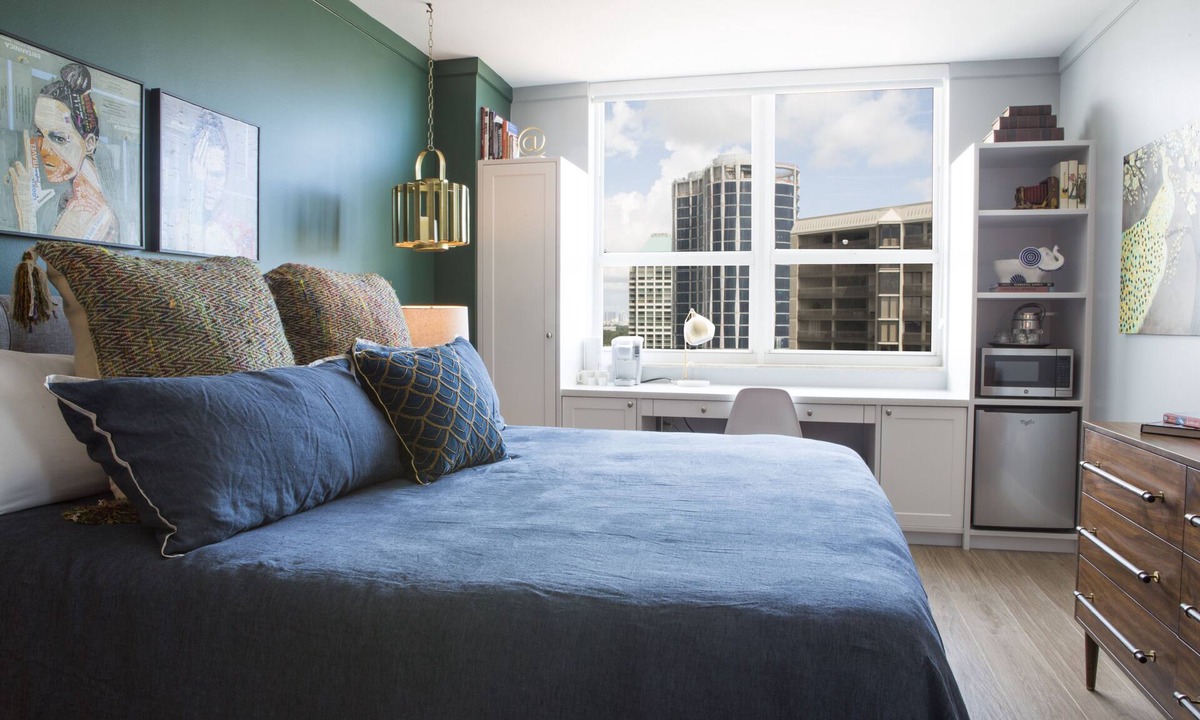 Coconut Grove Apartment | Adorable 12th Floor Standard Unit-Parking Included
