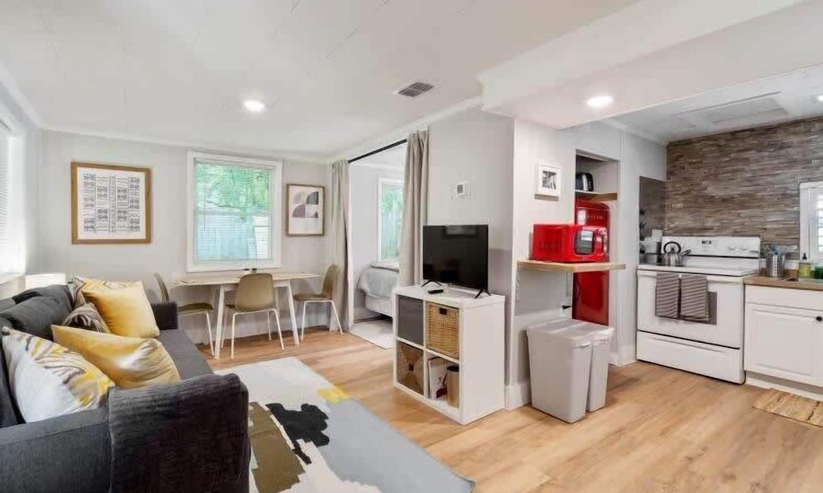 San Marco Apartment | Adorable 2 BR Tiny Home in Historic San Marco!