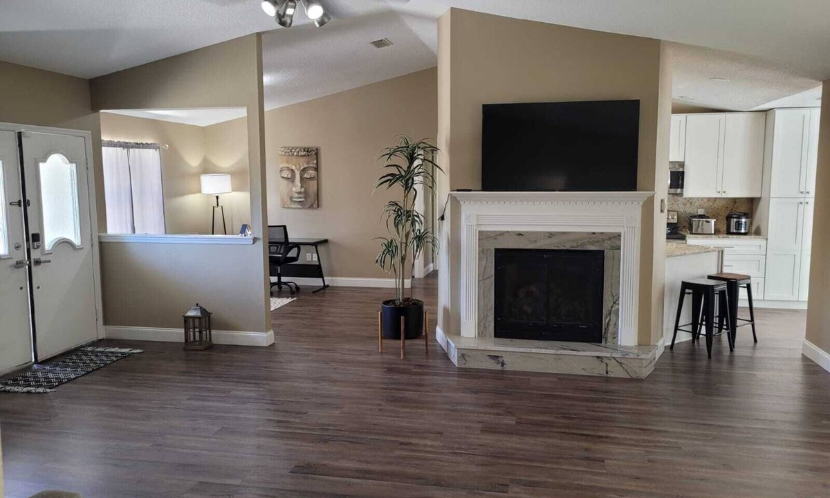 Spring Hill House | Adorable chalet with pool 4 min from Weeki Wachee