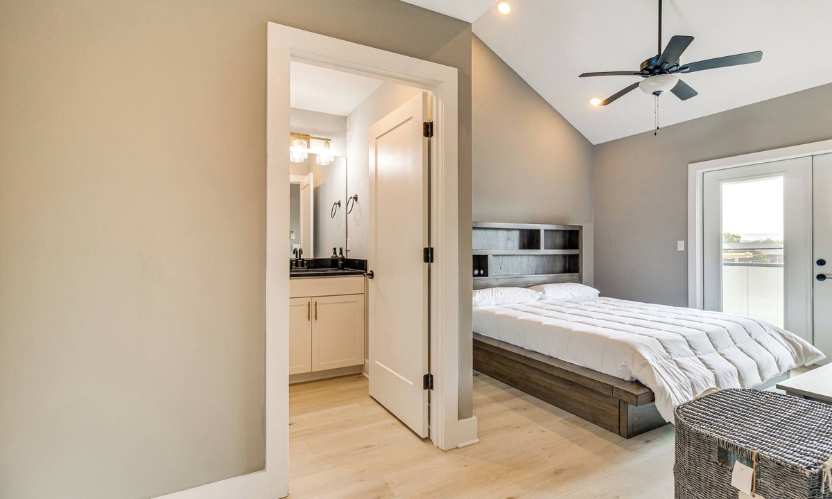 Chattanooga Condo | Adventure, Relax & Play: Chic Condo in Chattanooga