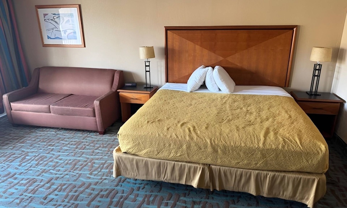 Harriman Hotel | Affordable Room w/Free Parking & Breakfast – Quick Access to I-40 Harriman
