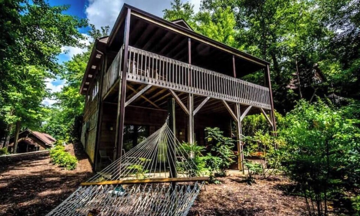 Skyland Cabin | After the Final Round: Relax at a Private Asheville Cabin